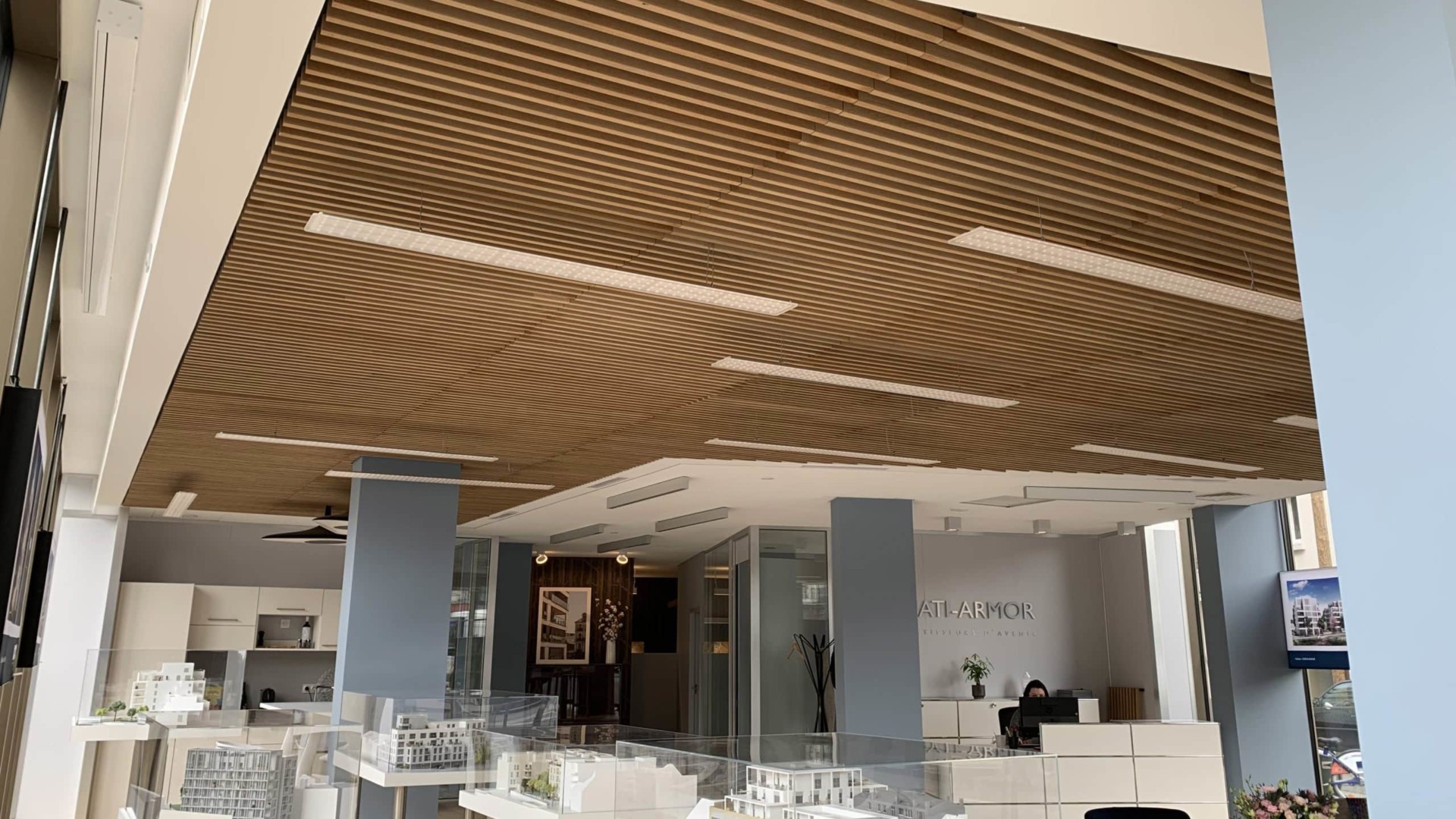 Plafond bois – Ardemo France – Faux Plafond bois : découvrez le  savoir-faire Ardemo pour habiller tous vos projets.